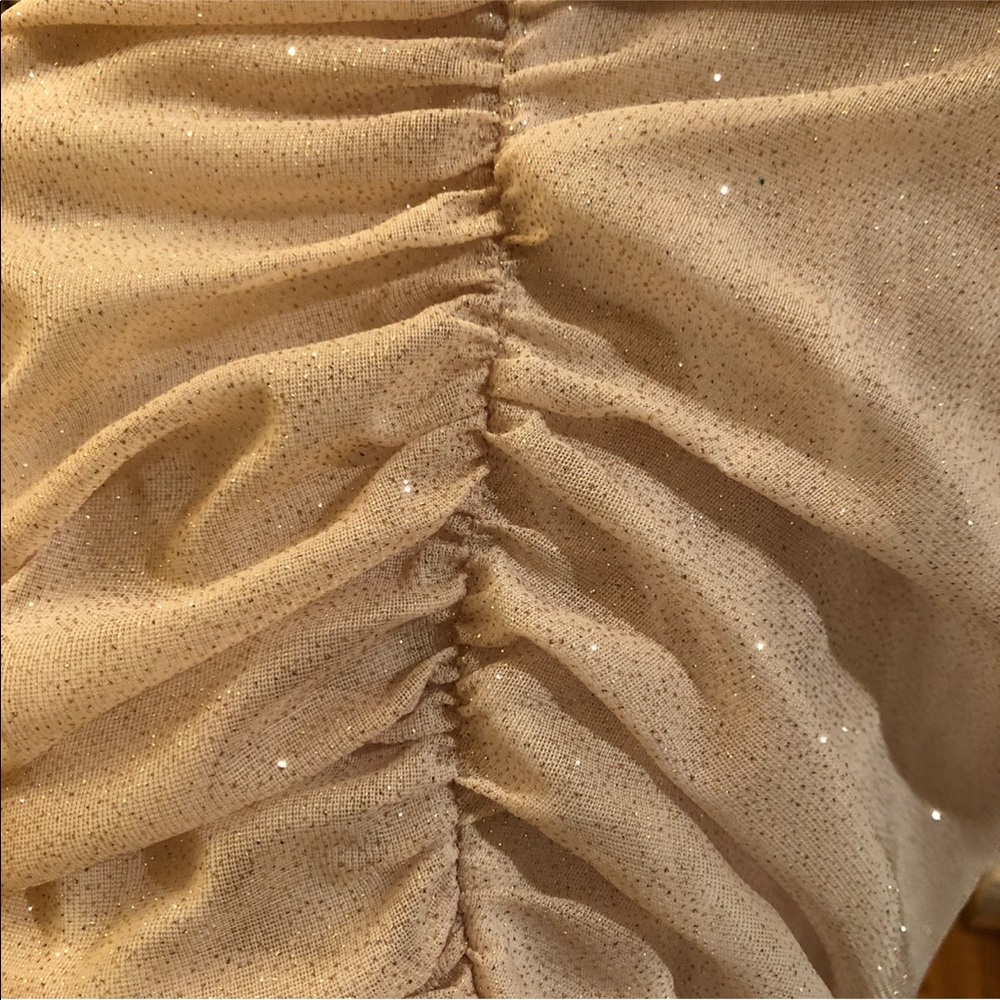 Speechless 🤩 Gold Body-con Metallic Mini Dress - Picture 5 of 8